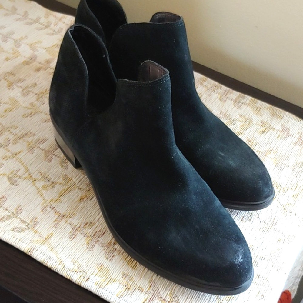 Crevo Suede Distressed Look Slip-on  Ankle Boots in size 9 - Picture 3 of 14